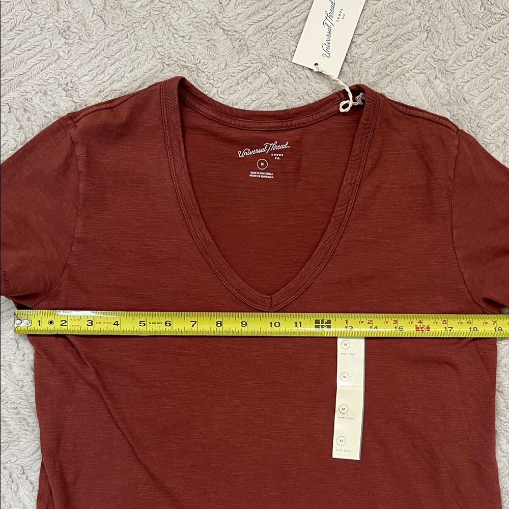 Universal Thread v-neck short sleeve t-shirt,
Size Medium, New with tags - Picture 13 of 16